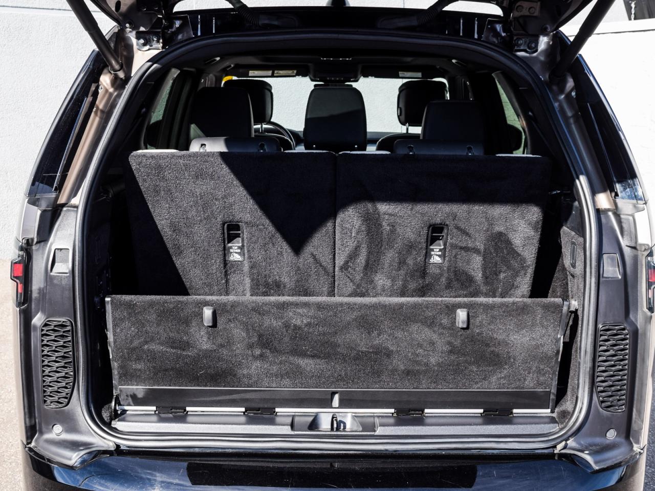 2023 Land Rover Discovery LOADED HSE 7 PASSENGER Photo