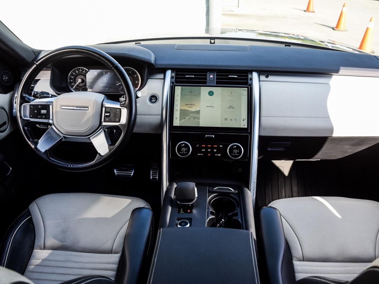 2023 Land Rover Discovery P360 R-Dynamic HSE Photo