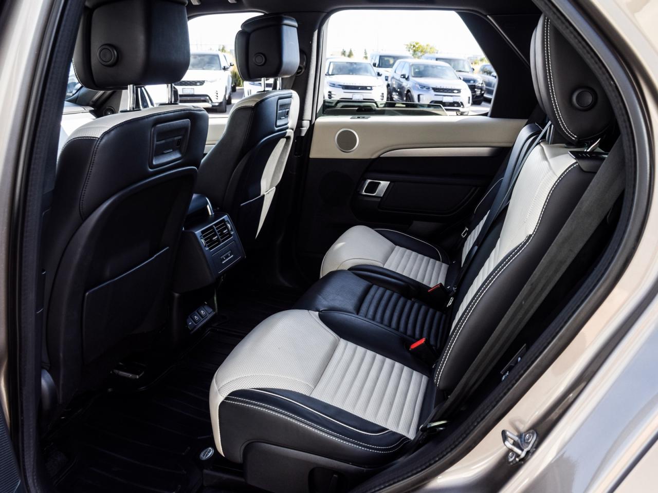 2023 Land Rover Discovery LOADED HSE 7 PASSENGER Photo