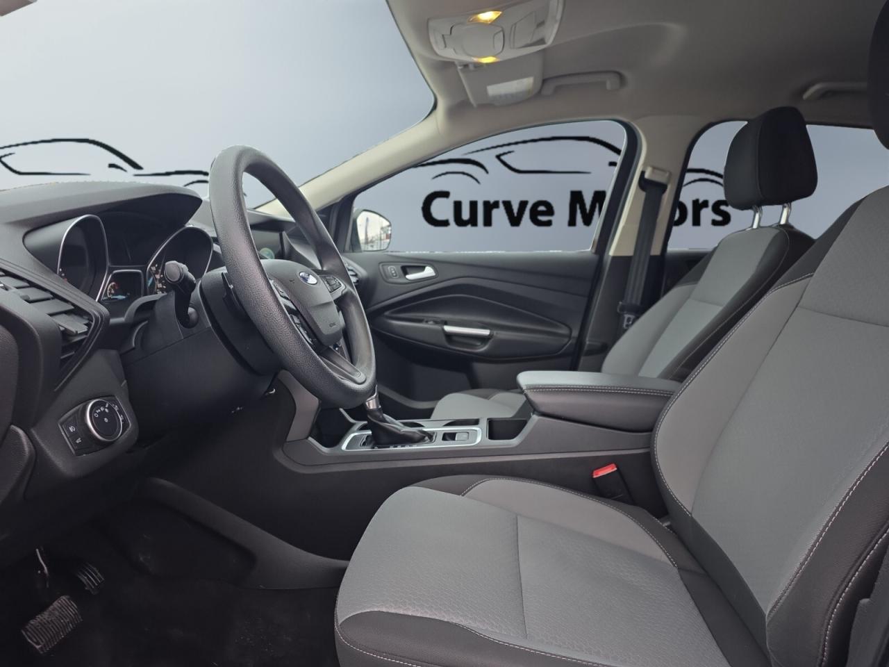 2017 Ford Escape 4WD * NO ACCIDENTS / CARPLAY/ CAMERA / LOW KM / VE Photo