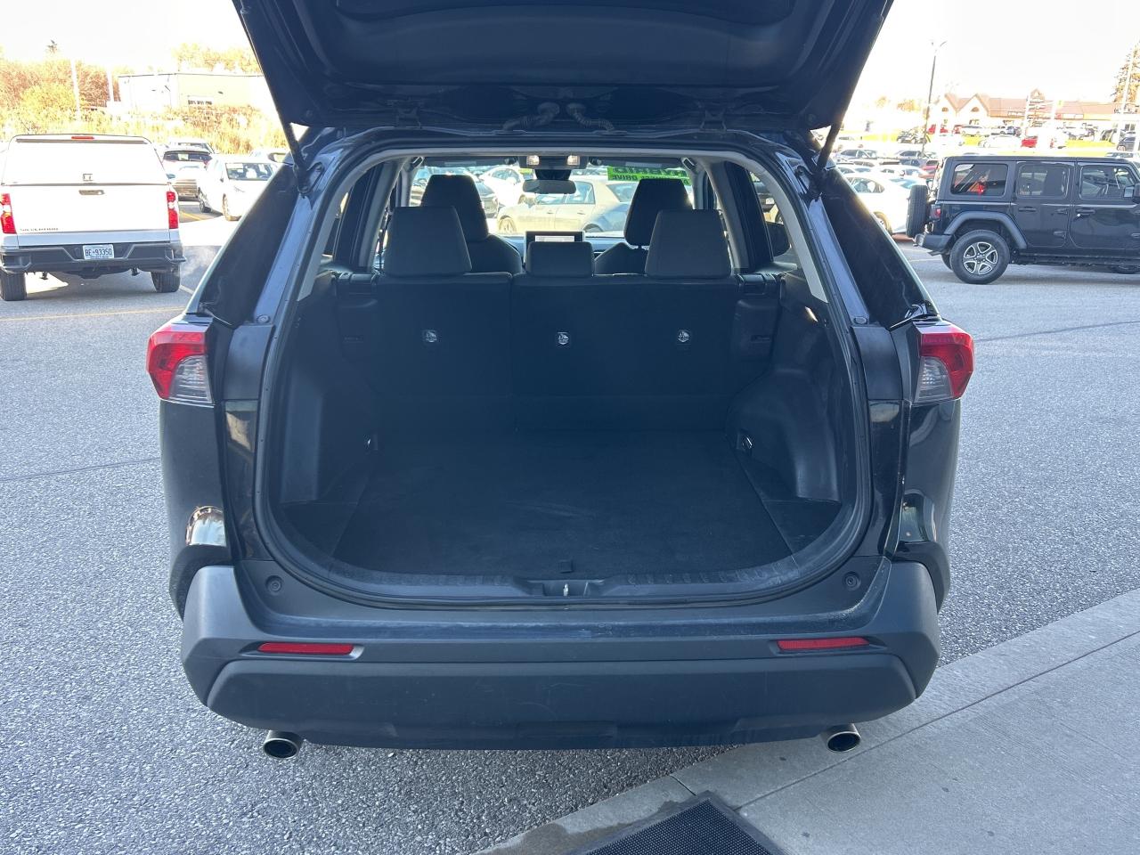 2023 Toyota RAV4 Hybrid LE   Clean Carfax Photo4