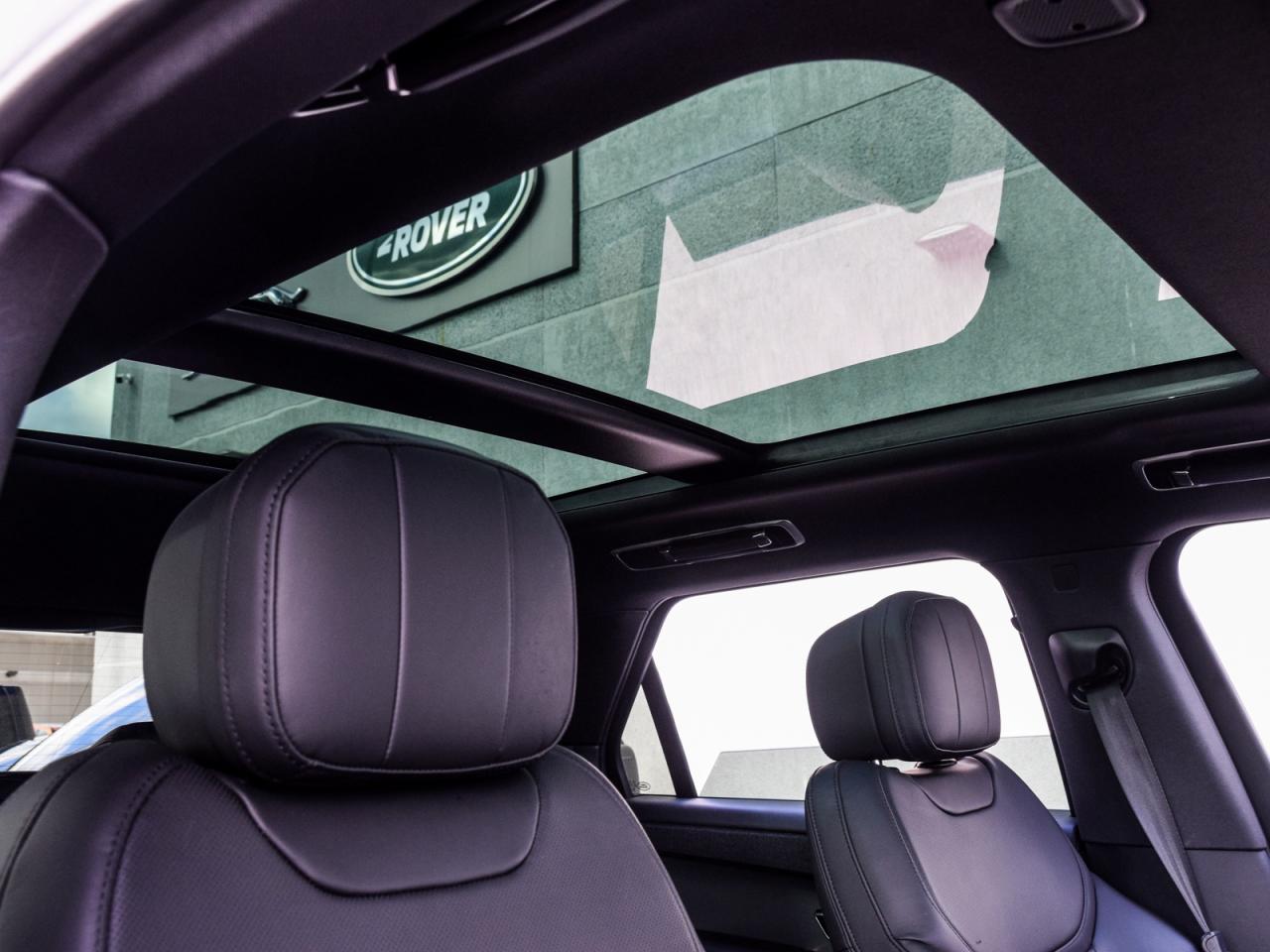2023 Land Rover Range Rover Sport DYNAMIC 22's BLACK PACK 20 WAY SEATS Photo