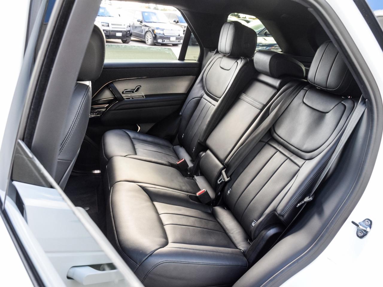 2023 Land Rover Range Rover Sport DYNAMIC 22's BLACK PACK 20 WAY SEATS Photo