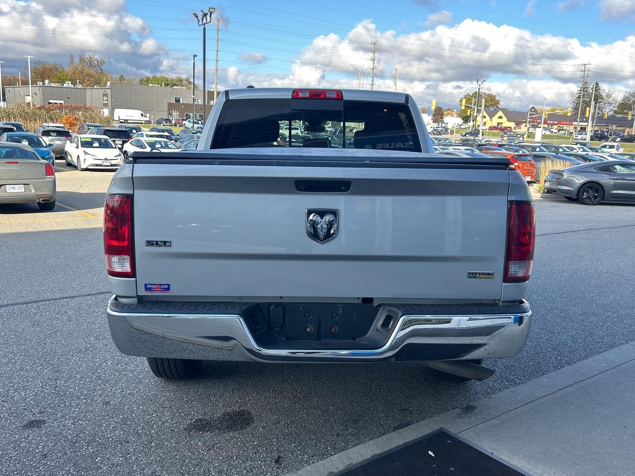 2018 RAM 1500 SLT Crew Cab 5'7 Short Bed   6 Pass Photo3