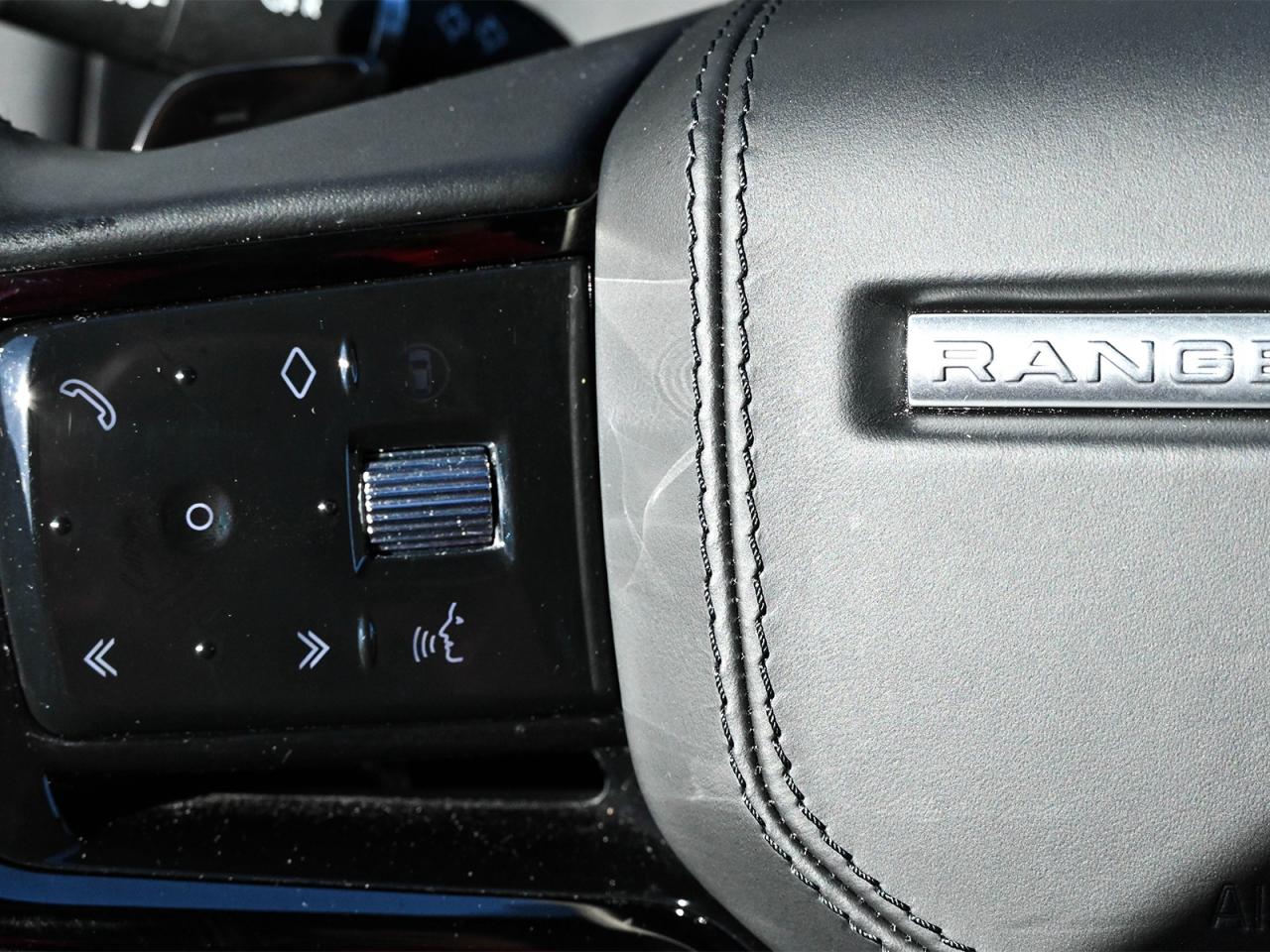 2024 Land Rover Range Rover Velar Dynamic SE Photo