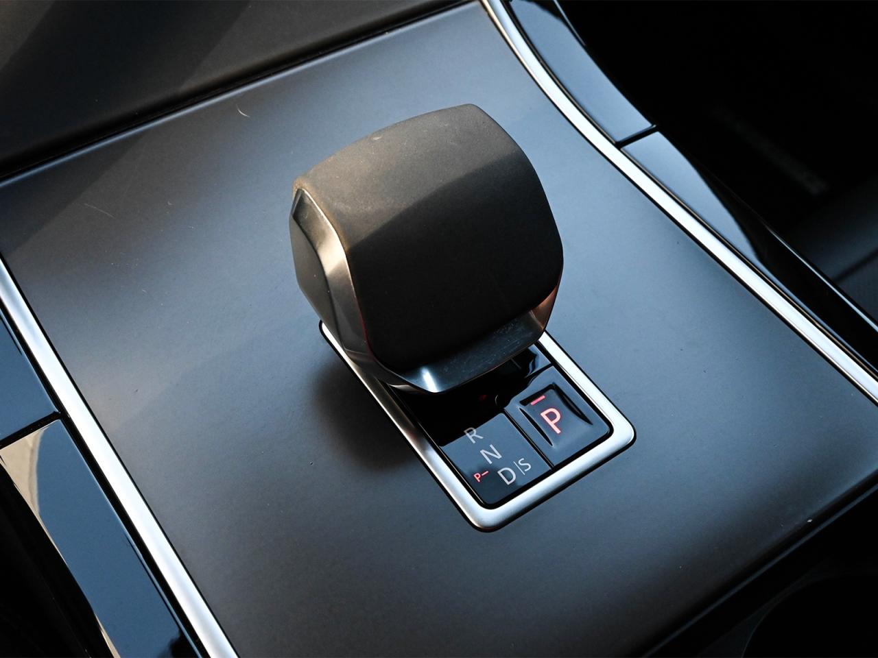 2024 Land Rover Range Rover Velar Dynamic SE Photo