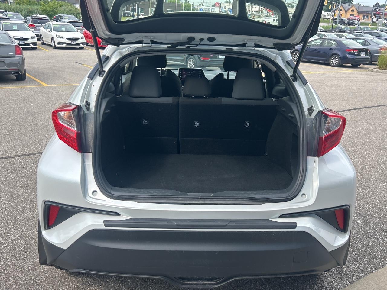 2022 Toyota C-HR LE   Clean Carfax Photo4