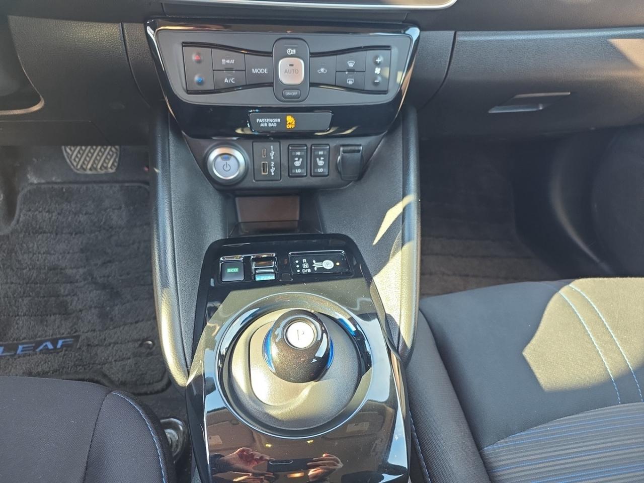 2021 Nissan Leaf SV * NO ACCIDENTS / NAVIGATION / CAMERA / CARPLAY Photo