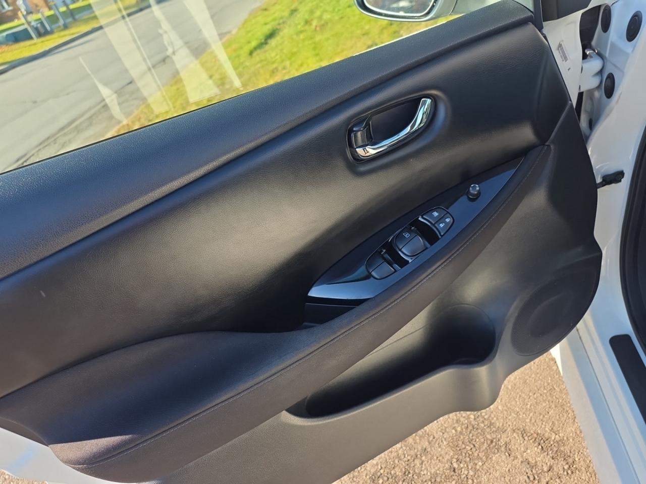 2021 Nissan Leaf SV * NO ACCIDENTS / NAVIGATION / CAMERA / CARPLAY Photo