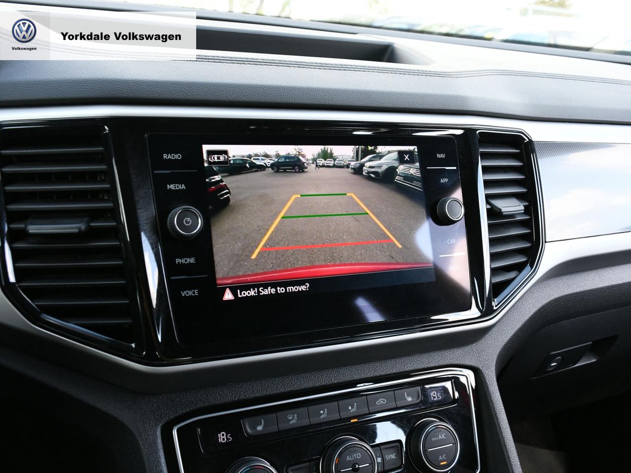 2022 Volkswagen Atlas Cross Sport  Photo