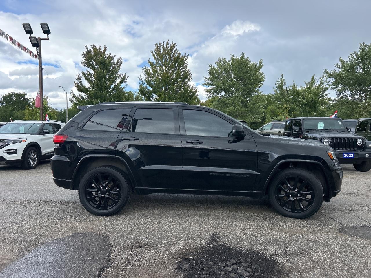 2020 Jeep Grand Cherokee Altitude Premium Lighting, Uconnect, 20 Wheels Photo3