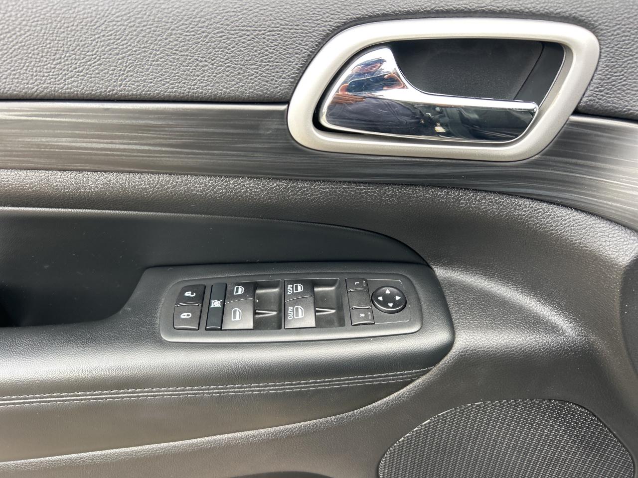 2020 Jeep Grand Cherokee Altitude w/Bi-Xenon HID Headlights, Quadra-Trac II Photo