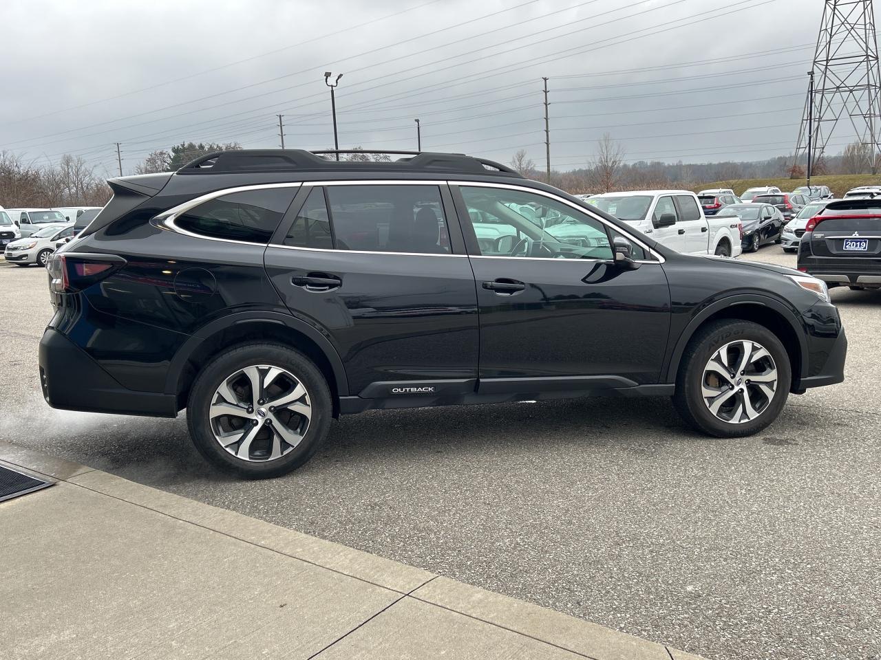 2022 Subaru Outback Limited   NAV   Sunroof   Leather   Clean Carfax Photo4