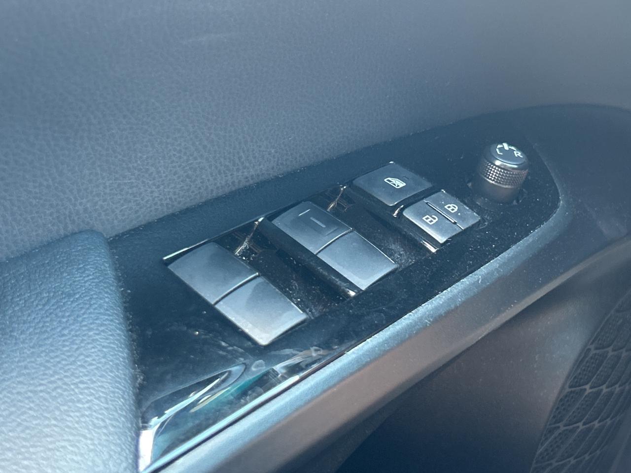 2021 Toyota Prius Prime 1.8L Hybrid Auto   Clean Carfax Photo