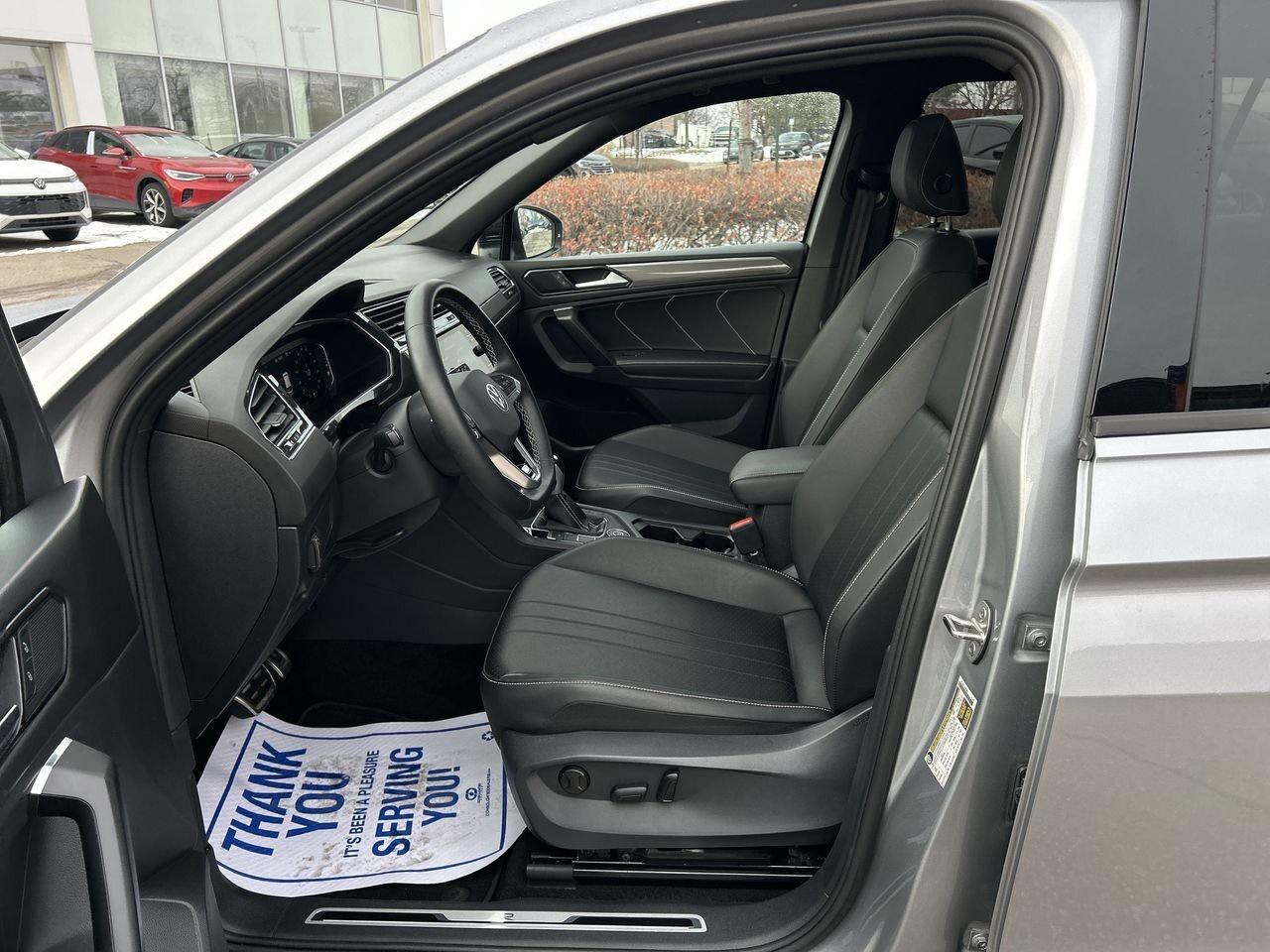 2023 Volkswagen Tiguan Comfortline R-Line Black 2.0T 4MOTION Panoramic Ro Photo