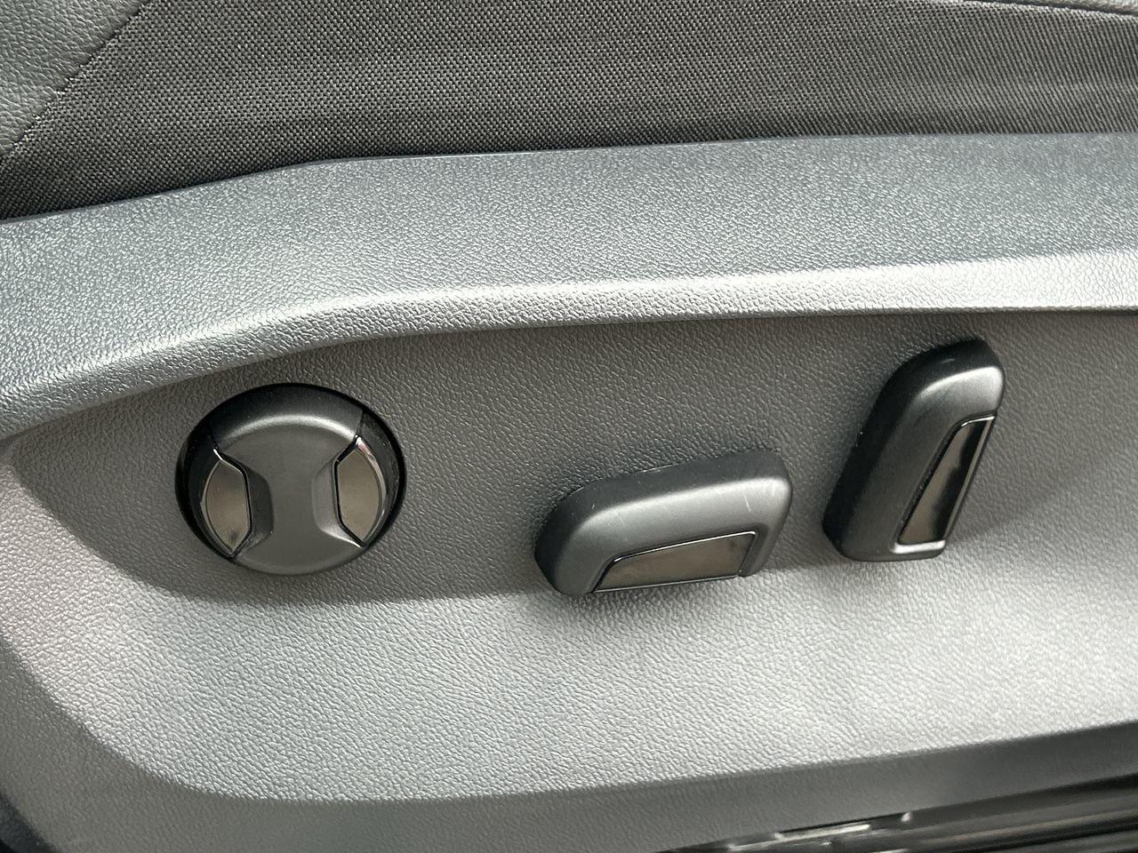 2023 Volkswagen Tiguan Comfortline R-Line Black 2.0T 4MOTION Panoramic Ro Photo