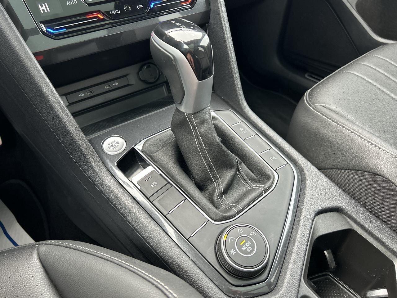 2023 Volkswagen Tiguan Comfortline R-Line Black 2.0T 4MOTION Panoramic Ro Photo