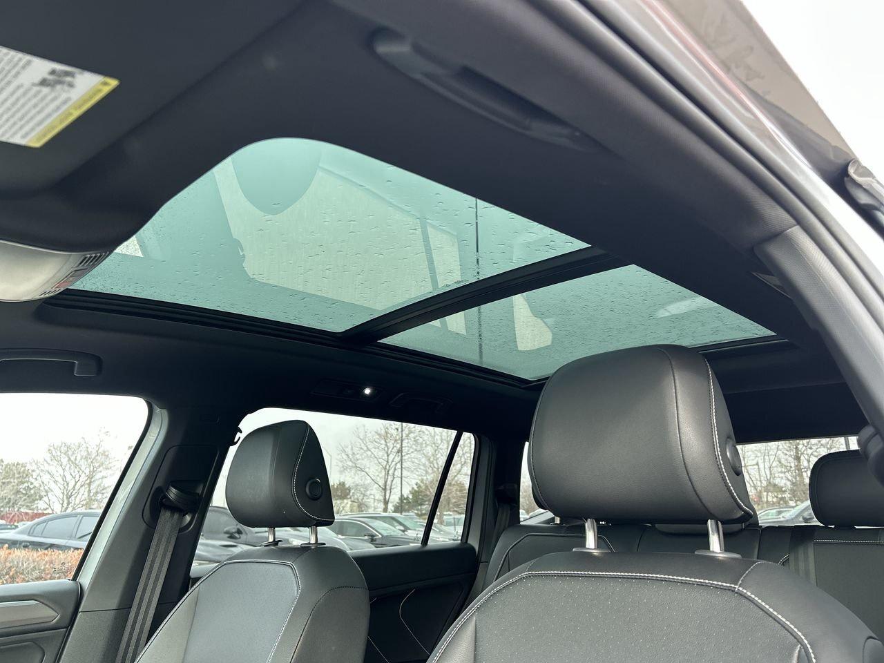 2023 Volkswagen Tiguan Comfortline R-Line Black 2.0T 4MOTION Panoramic Ro Photo