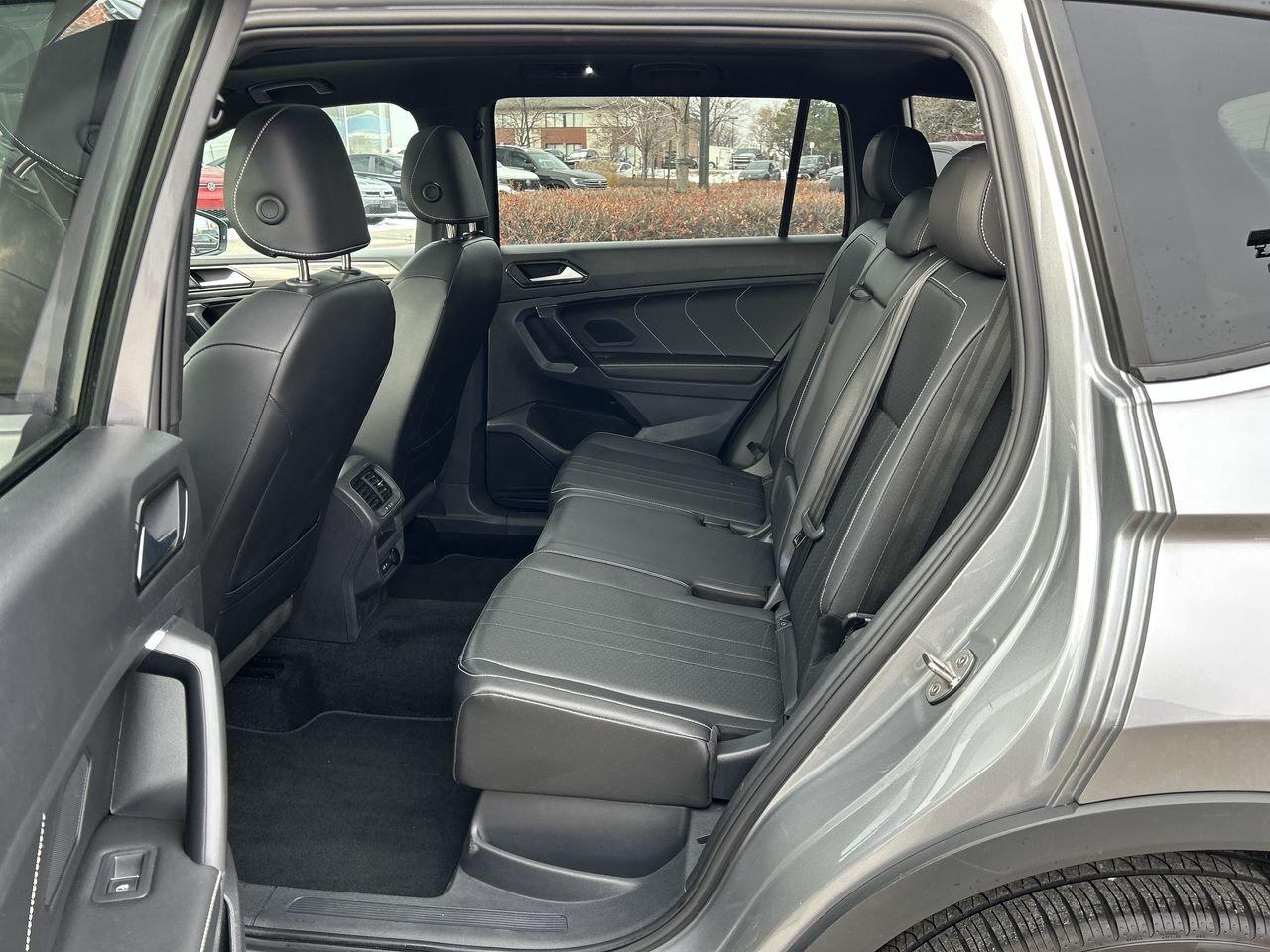 2023 Volkswagen Tiguan Comfortline R-Line Black 2.0T 4MOTION Panoramic Ro Photo