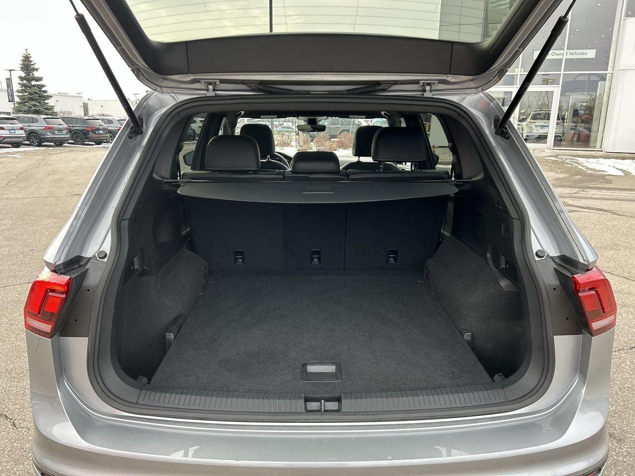 2023 Volkswagen Tiguan Comfortline R-Line Black 2.0T 4MOTION Panoramic Ro Photo