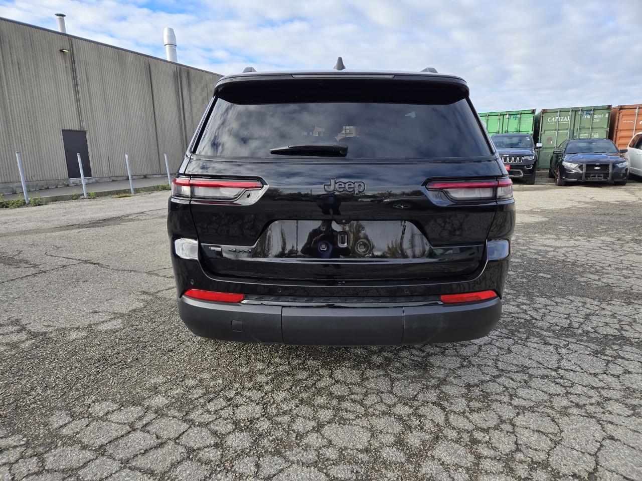 2023 Jeep Grand Cherokee L Altitude 4x4 w/Leather, Power Tailgate, 20" Wheels Photo