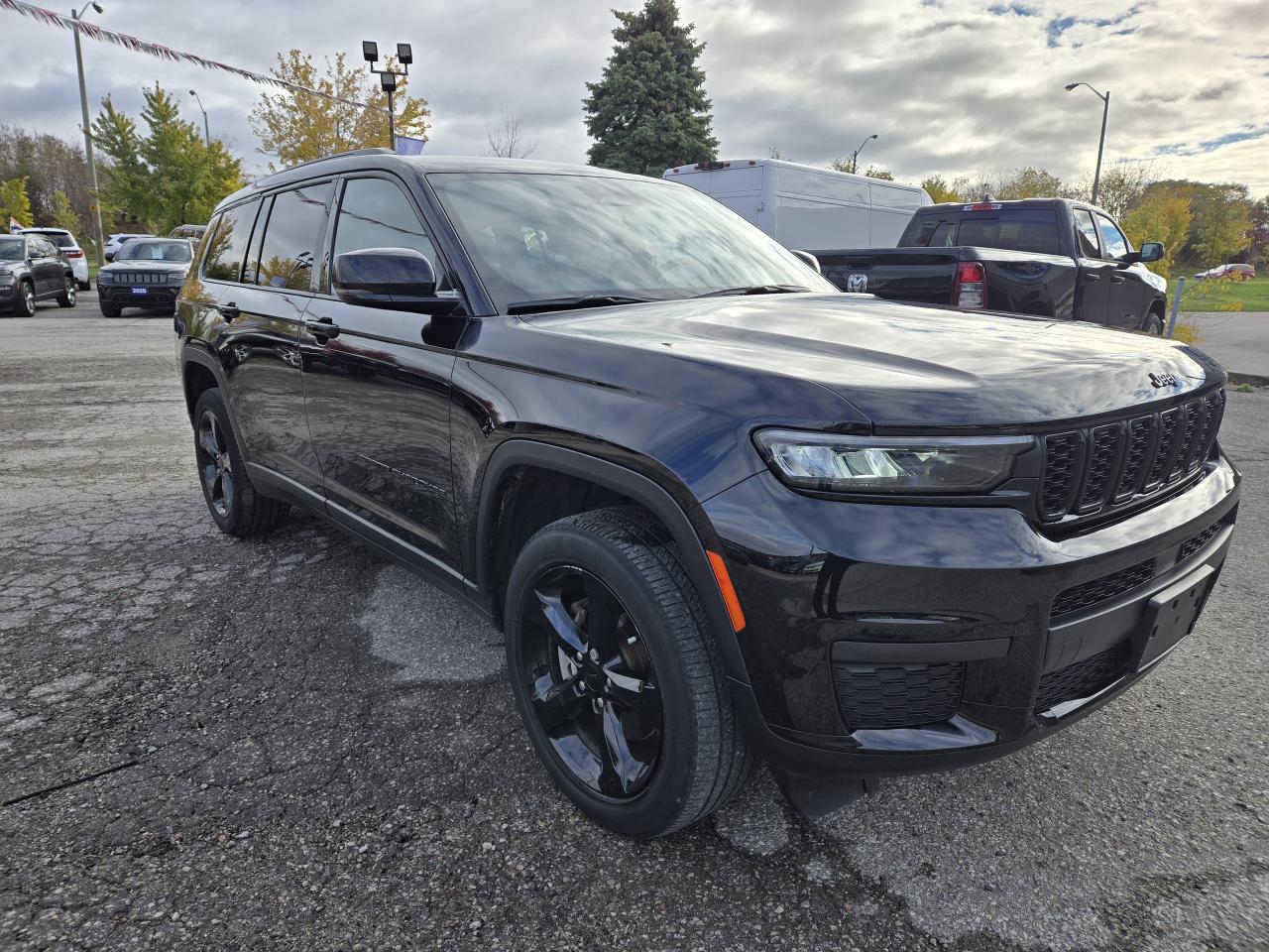 2023 Jeep Grand Cherokee L Altitude 4x4 w/Leather, Power Tailgate, 20" Wheels Photo