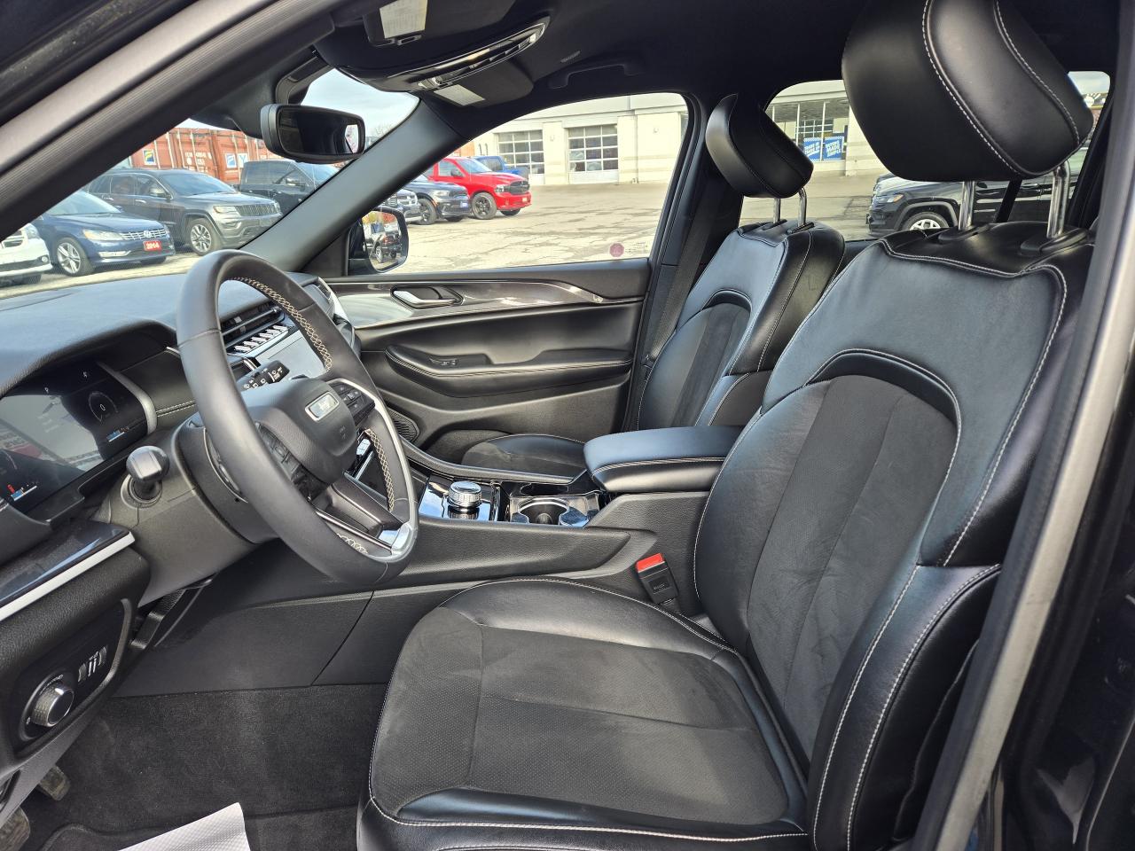 2023 Jeep Grand Cherokee L Altitude 4x4 w/Leather, Power Tailgate, 20" Wheels Photo