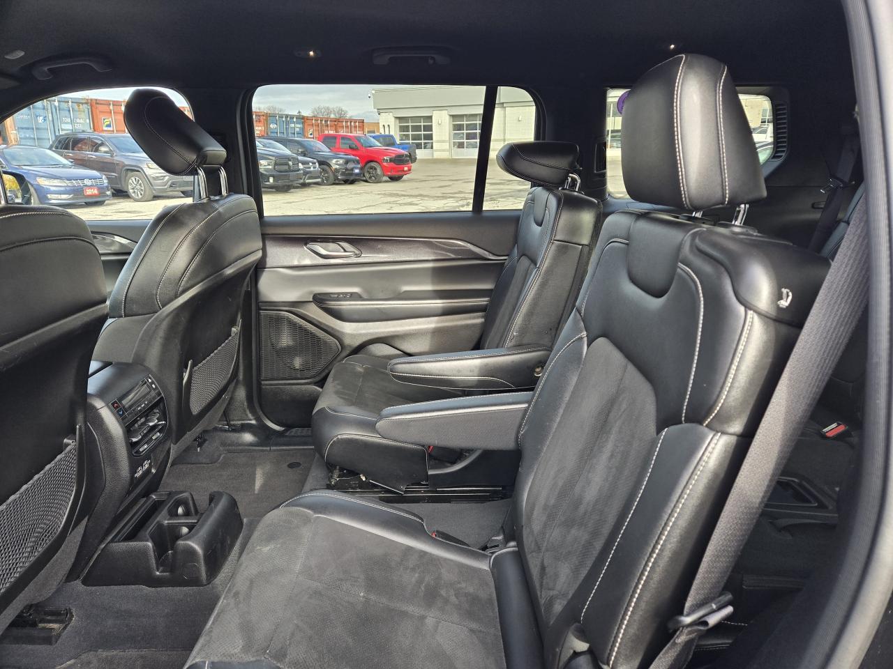 2023 Jeep Grand Cherokee L Altitude 4x4 w/Leather, Power Tailgate, 20" Wheels Photo