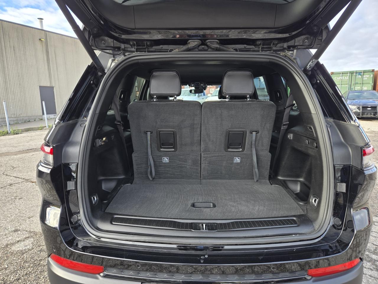 2023 Jeep Grand Cherokee L Altitude 4x4 w/Leather, Power Tailgate, 20" Wheels Photo