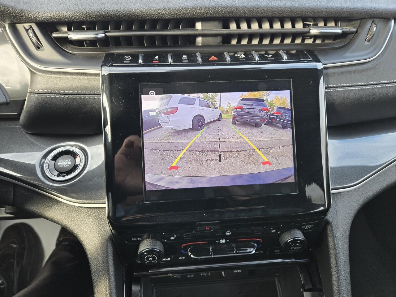 2023 Jeep Grand Cherokee L Altitude 4x4 w/Leather, Power Tailgate, 20" Wheels Photo