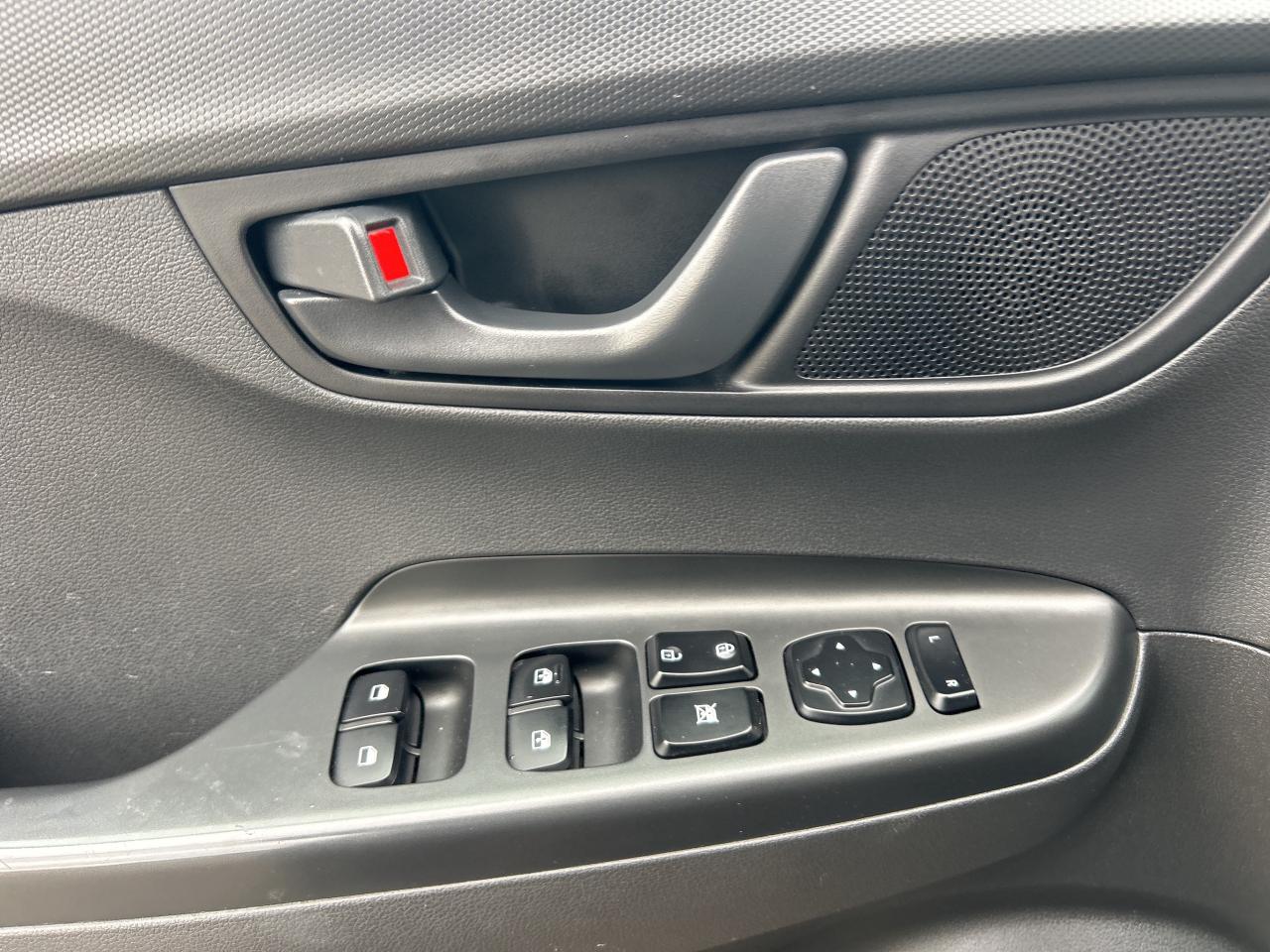 2021 Hyundai KONA Preferred AWD, Heated Seats, Apple & Android Auto Photo