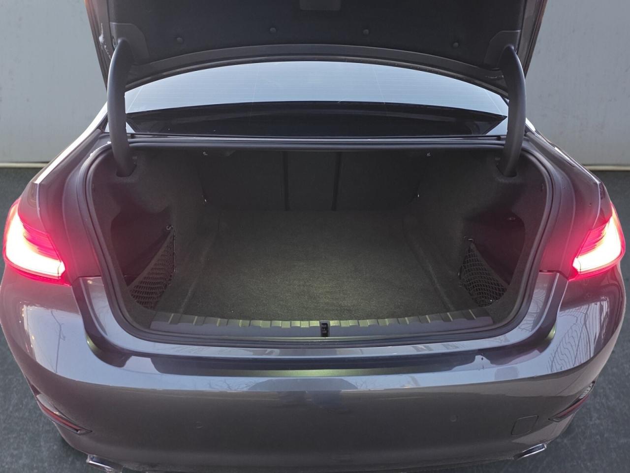 2021 BMW 3 Series 330i xDrive *NO ACCIDENTS/HUD/HARMAN KARDON/CARPLA Photo