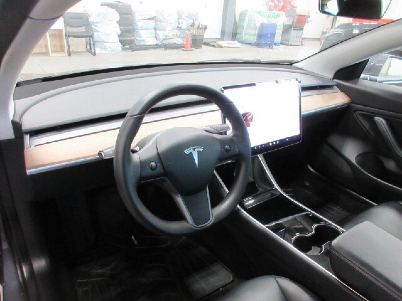 2019 Tesla Model 3 STANDARD RANGE PLUS RWD, NAV, LEATHER, 107K! Photo