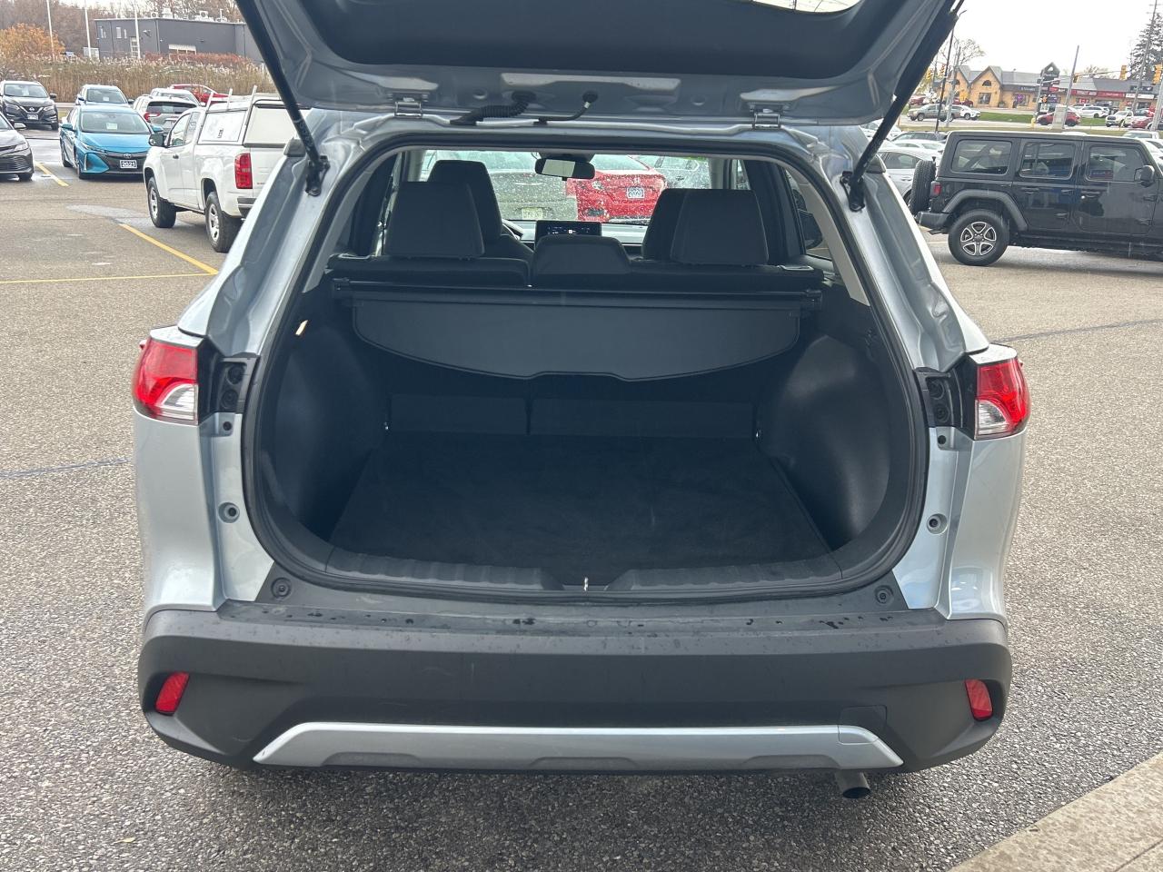 2025 Toyota Corolla Cross LE   Factory Warranty   Clean Carfax Photo4