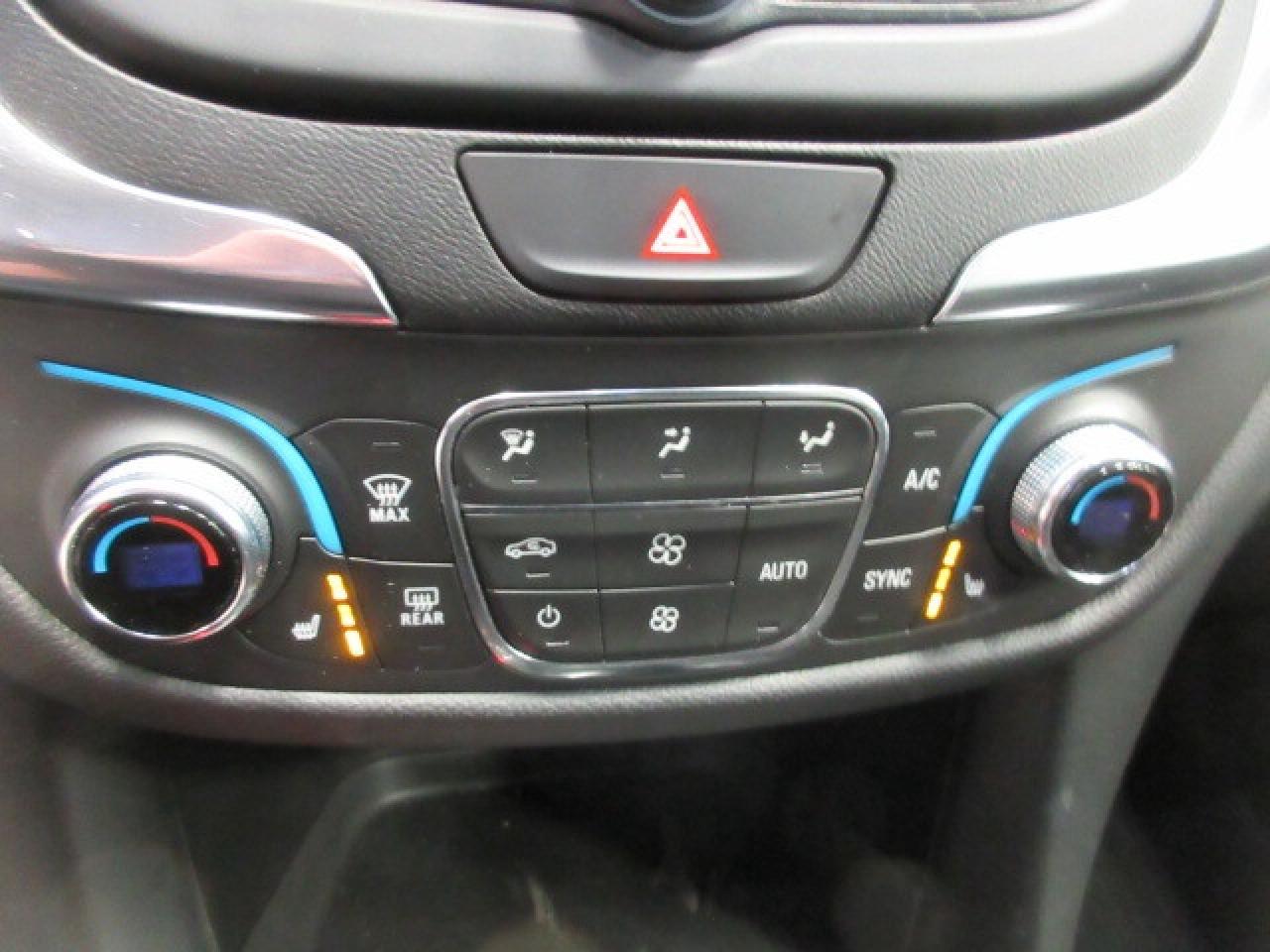 2021 Chevrolet Equinox LT AWD, ALLOYS, APPLE/ANDROID, HTD. SEATS, 61K! Photo