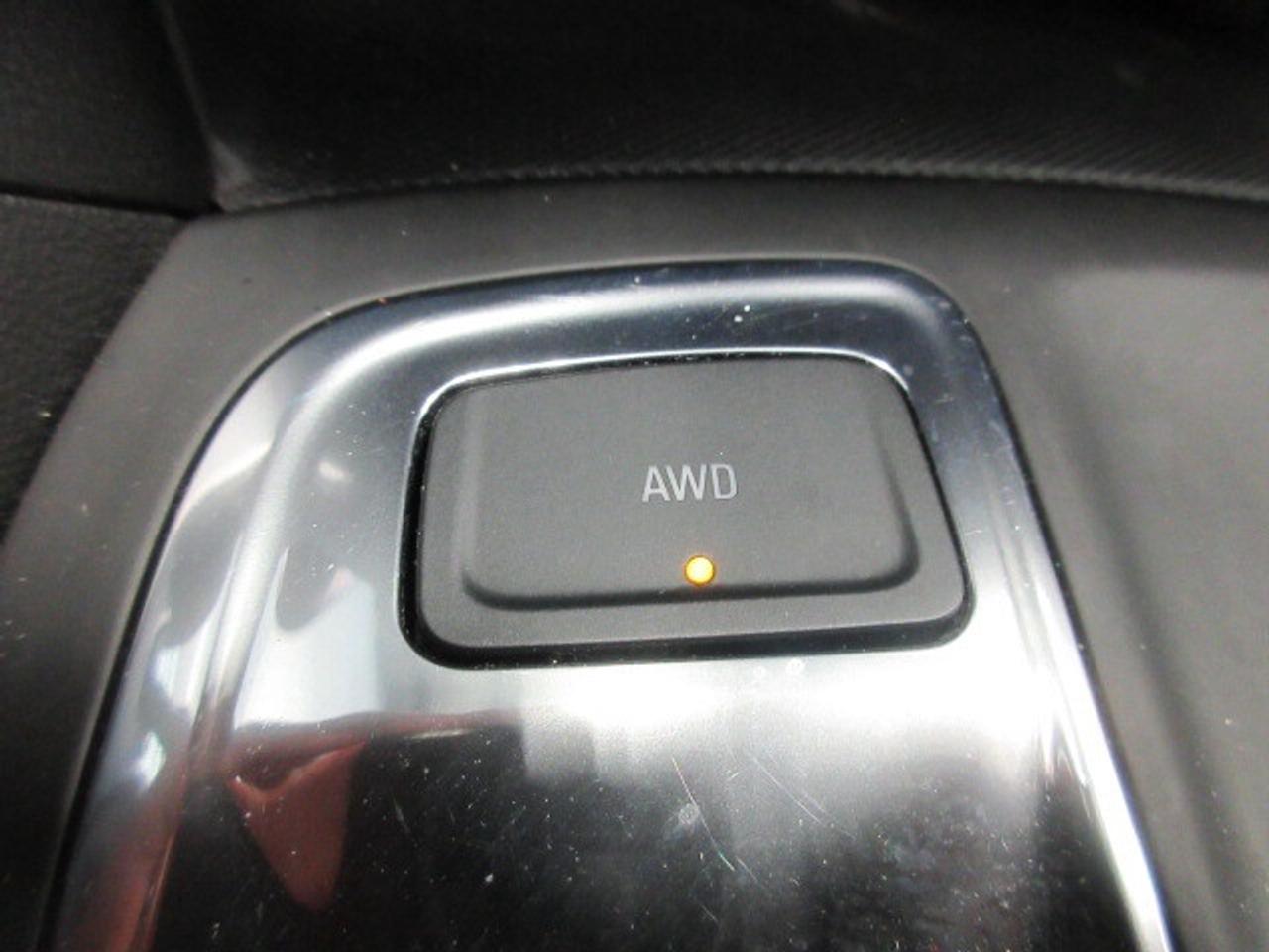 2021 Chevrolet Equinox LT AWD, ALLOYS, APPLE/ANDROID, HTD. SEATS, 61K! Photo