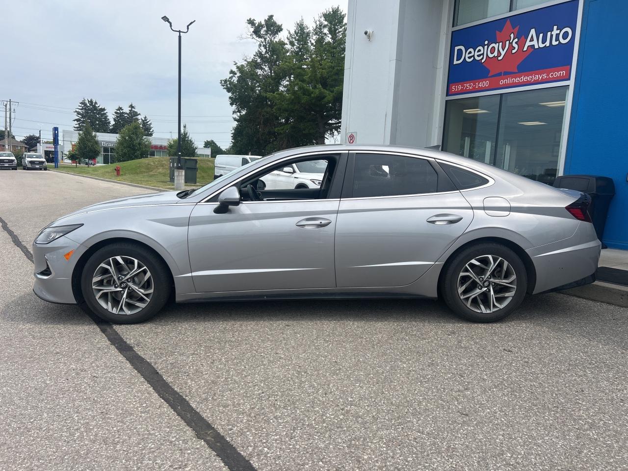 2023 Hyundai Sonata Preferred   Nav   Factory Warranty   Clean Carfax Photo4