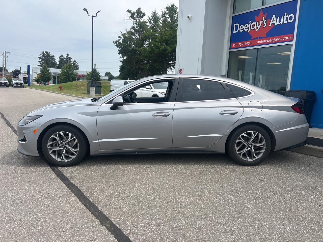 2023 Hyundai Sonata Preferred   Nav   Factory Warranty   Clean Carfax Photo4