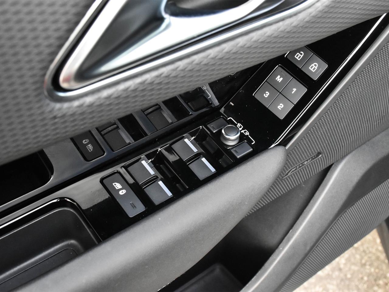 2023 Land Rover Range Rover Velar S Photo