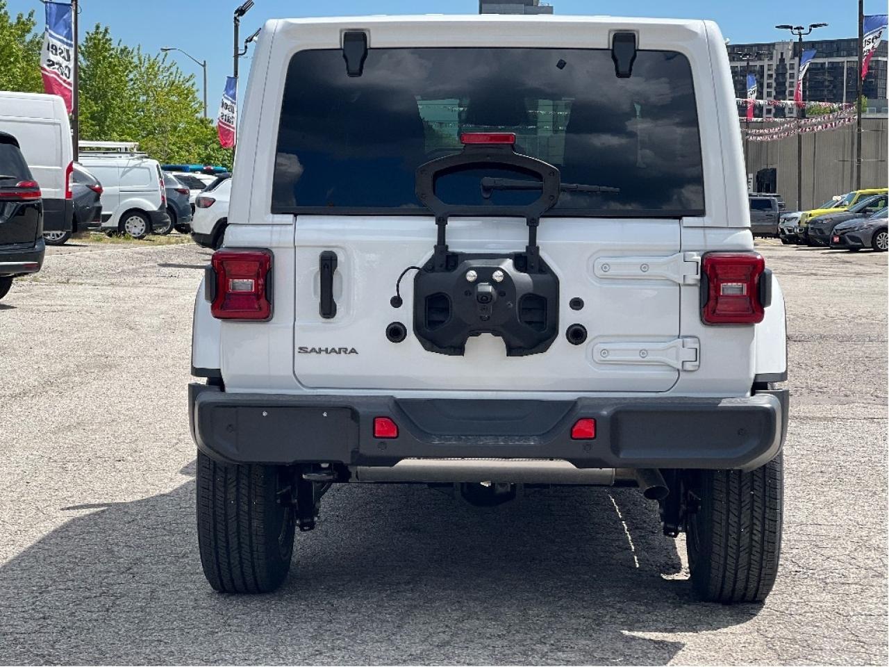 2025 Jeep Wrangler Sahara w/Leather, Technology, Safety, Steps Photo4