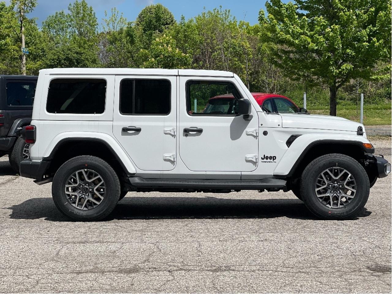 2025 Jeep Wrangler Sahara w/Leather, Technology, Safety, Steps Photo2