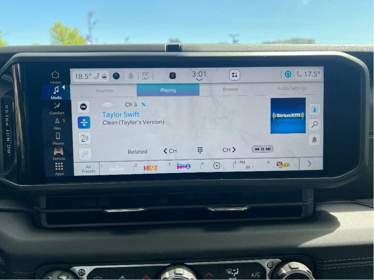 2025 Jeep Wrangler Sahara w/Leather, Technology, Safety, Steps Photo