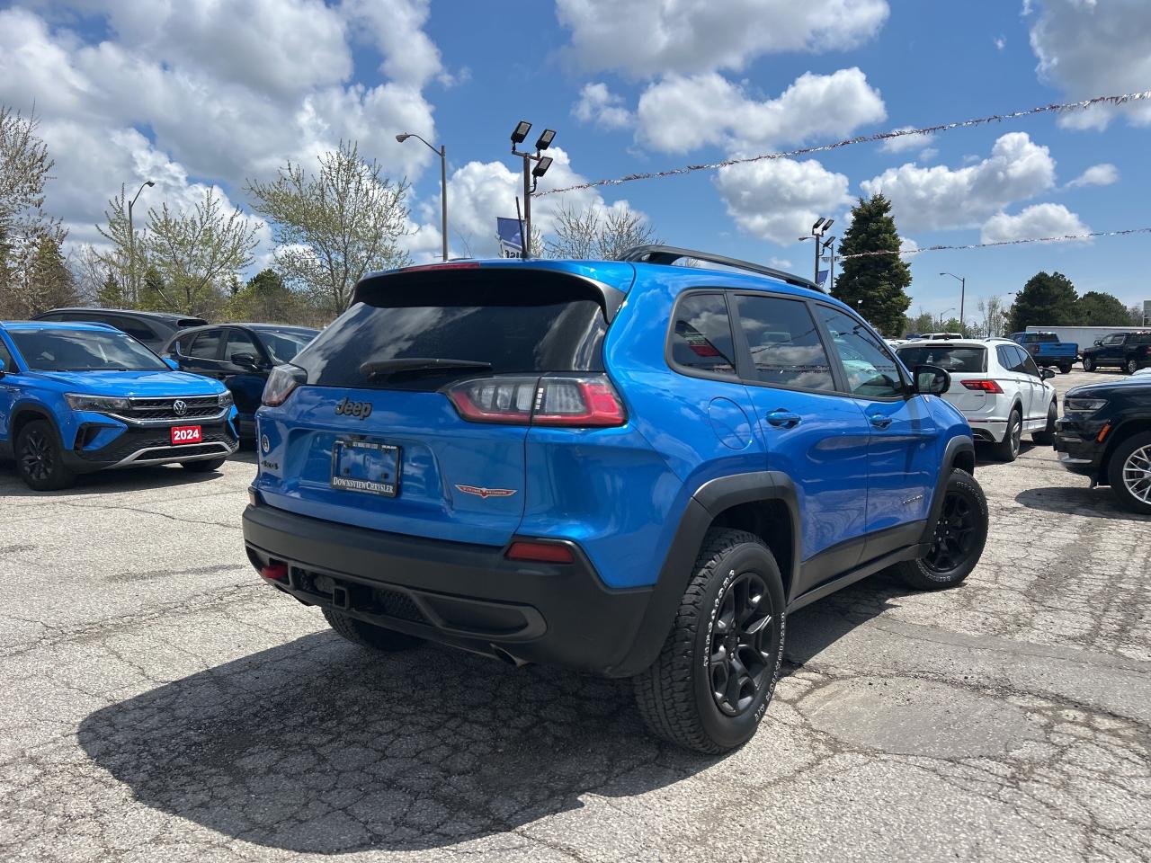 2022 Jeep Cherokee Trailhawk w/Navigation, Trailer Tow, Black Rims Photo4