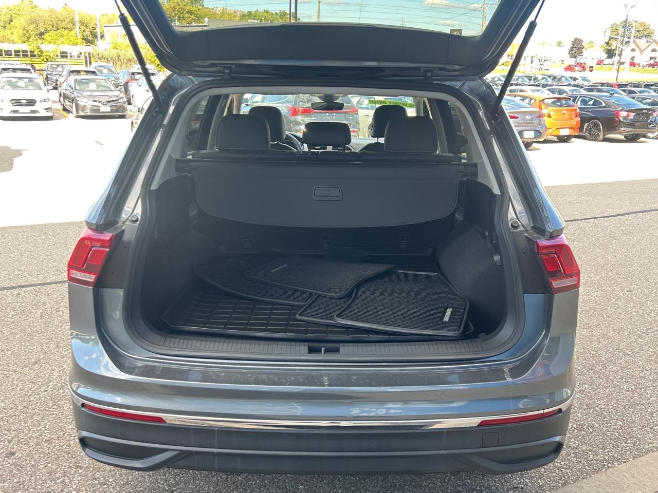 2023 Volkswagen Tiguan Comfortline   Leather   Pano Roof Photo4