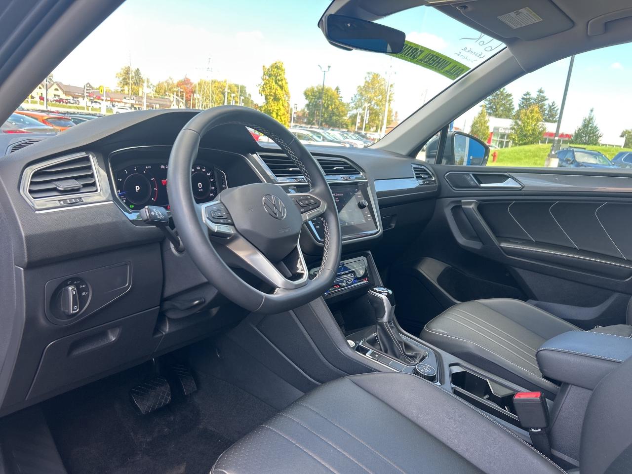 2023 Volkswagen Tiguan Comfortline   Leather   Pano Roof Photo