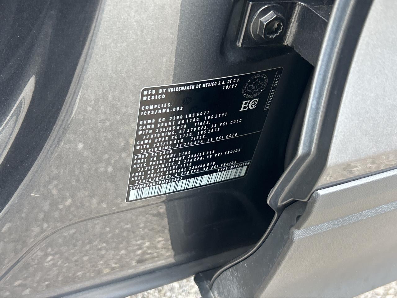 2023 Volkswagen Tiguan Comfortline   Leather   Pano Roof Photo