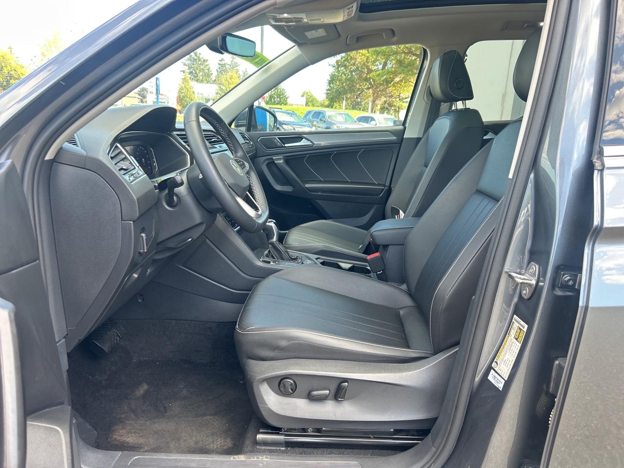 2023 Volkswagen Tiguan Comfortline   Leather   Pano Roof Photo