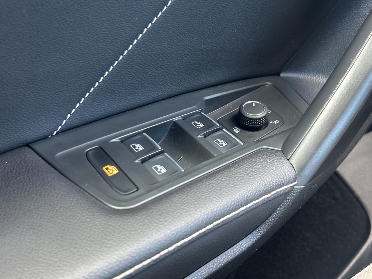 2023 Volkswagen Tiguan Comfortline   Leather   Pano Roof Photo