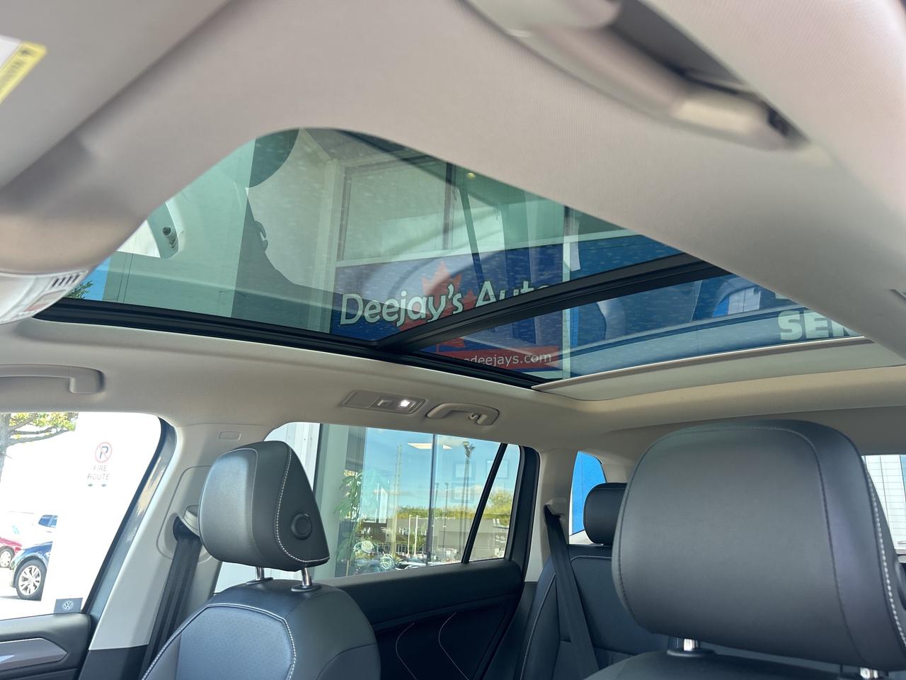 2023 Volkswagen Tiguan Comfortline   Leather   Pano Roof Photo