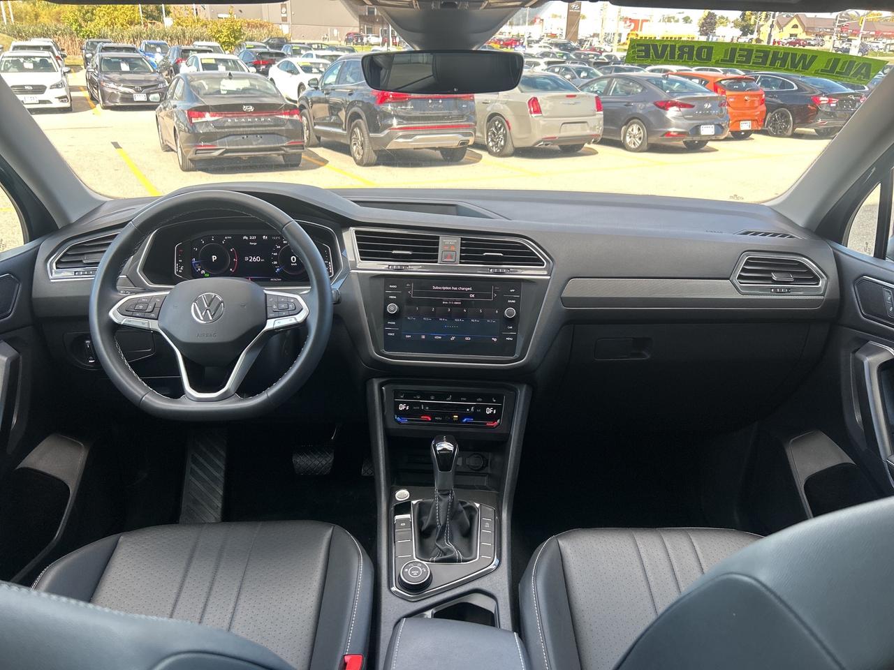 2023 Volkswagen Tiguan Comfortline   Leather   Pano Roof Photo